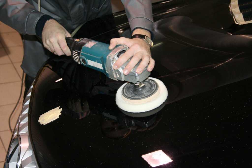 Техники, применяемые при полировке Полировка кузова автомобиля, разбираемся в сути вопроса. Восстановительная, защитная, абразивная полировки автомобиля В