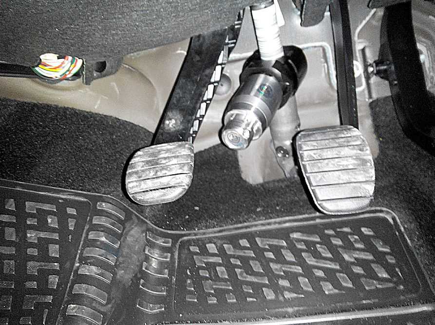 Механические противоугонные устройства (на руль, капот, кпп)