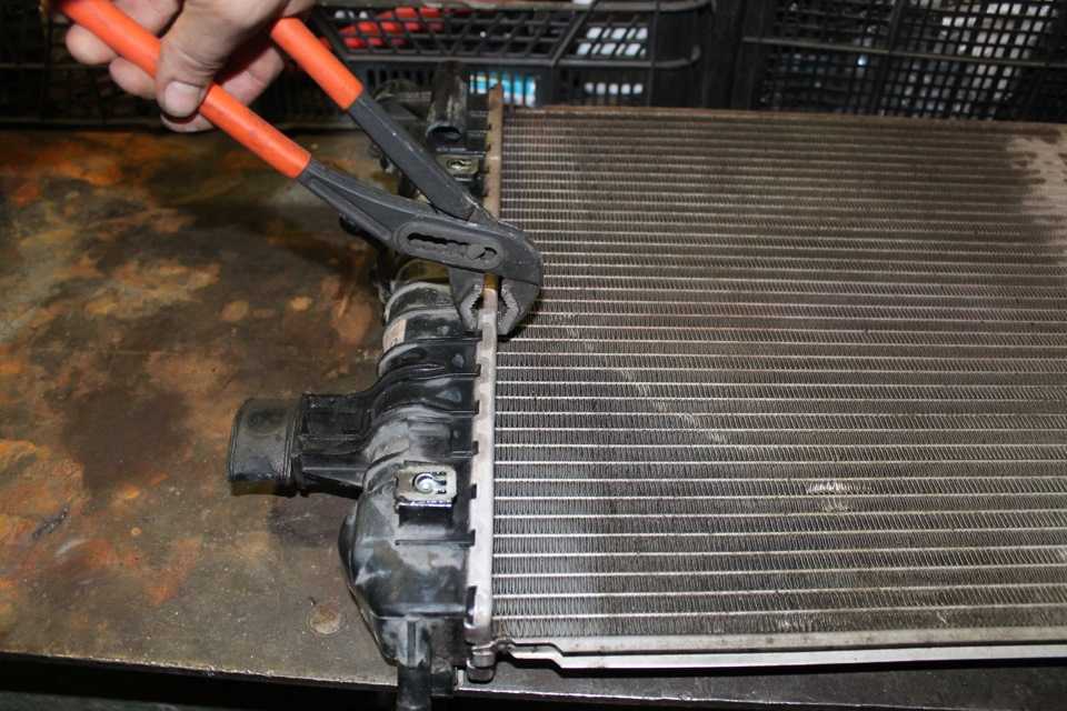 Как запаять и чем склеить радиатор системы охлаждения авто?