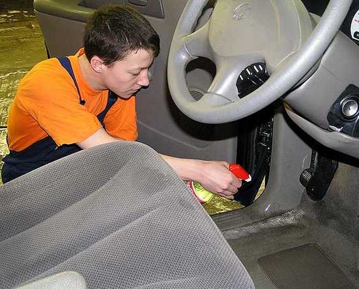 Уход за кожаным салоном автомобиля: средства для чистки, и восстановления | tuningkod
