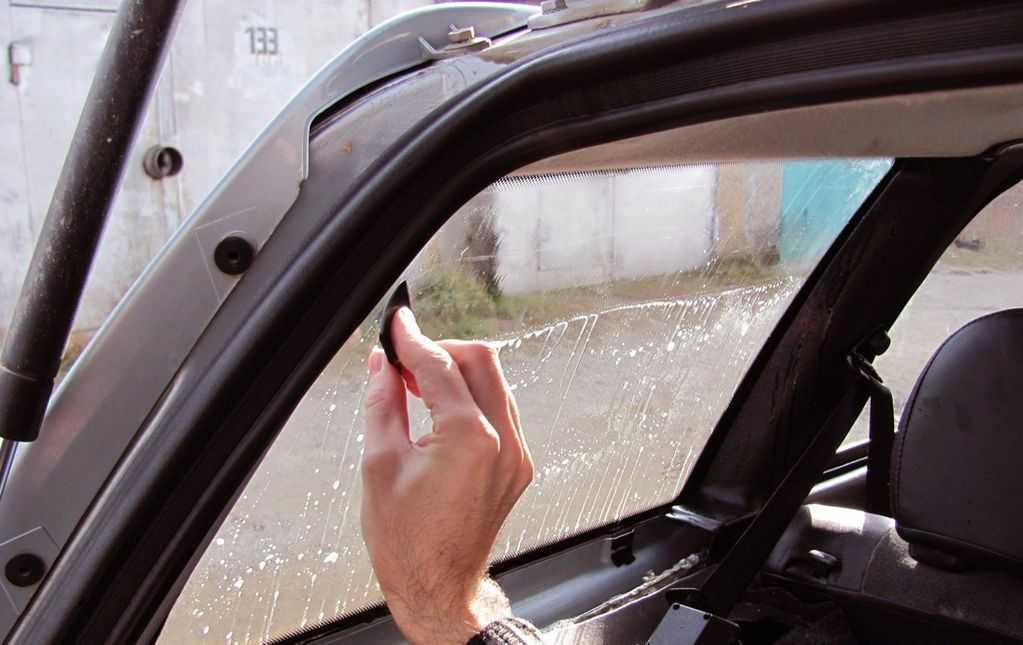 Как правильно тонировать стекла автомобиля своими руками