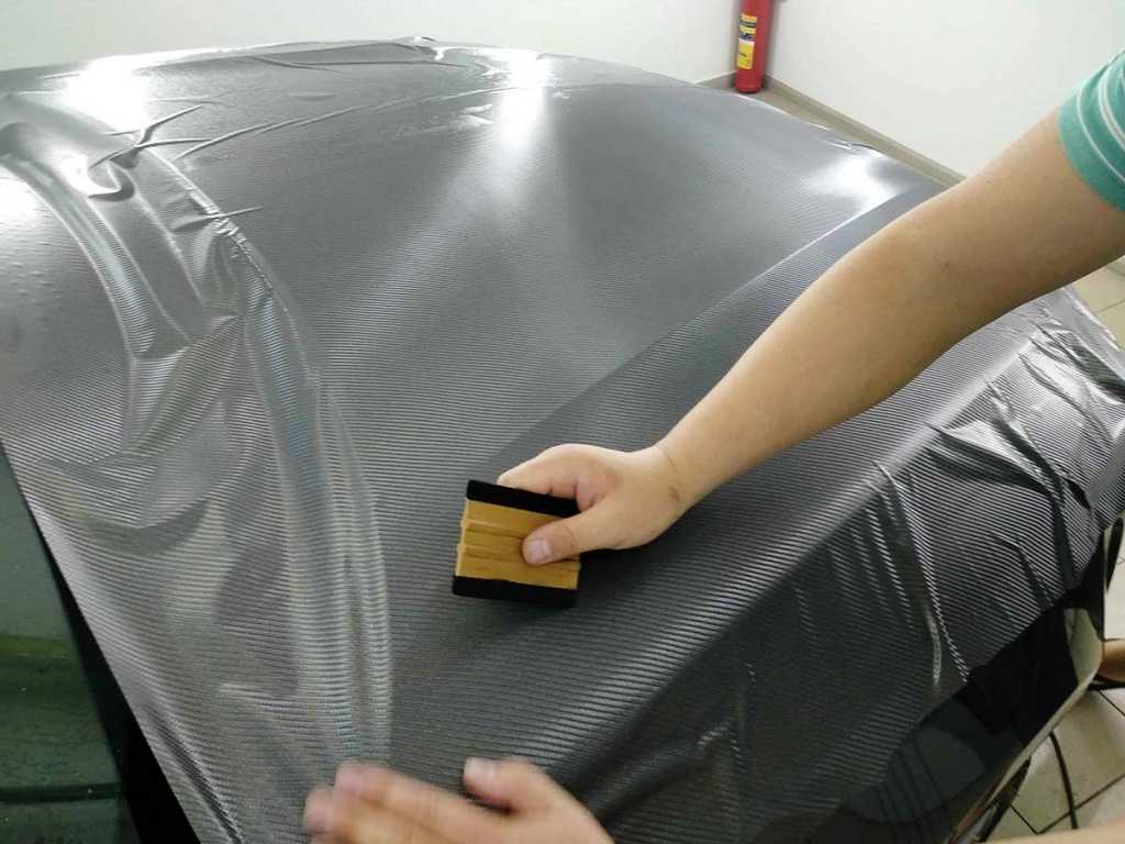 Как клеить пленку на авто: тюнинг своими руками