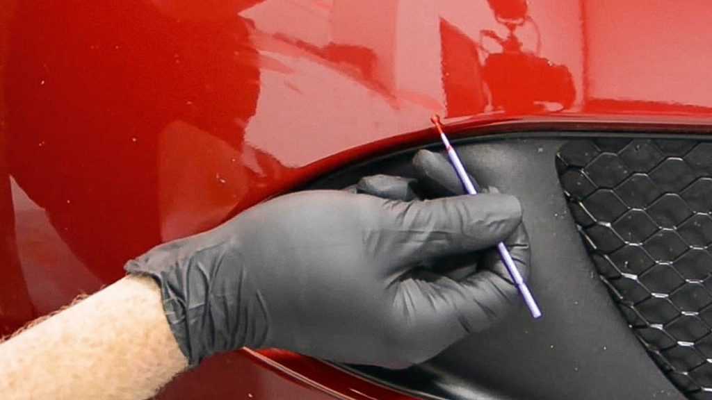 Как убрать царапины на автомобиле: полезные советы