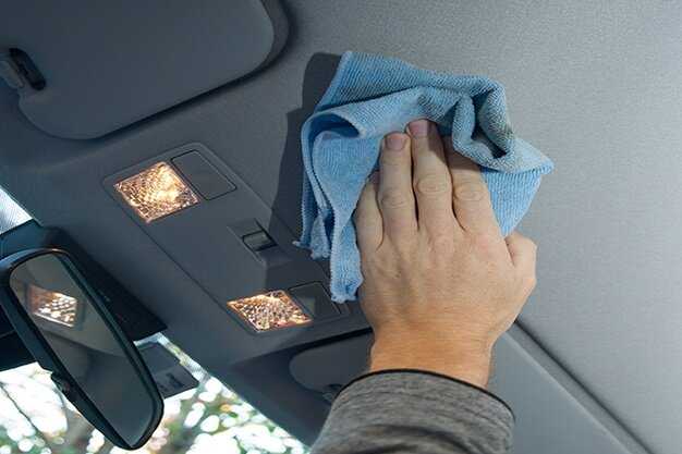 Как очистить потолок автомобиля своими руками?