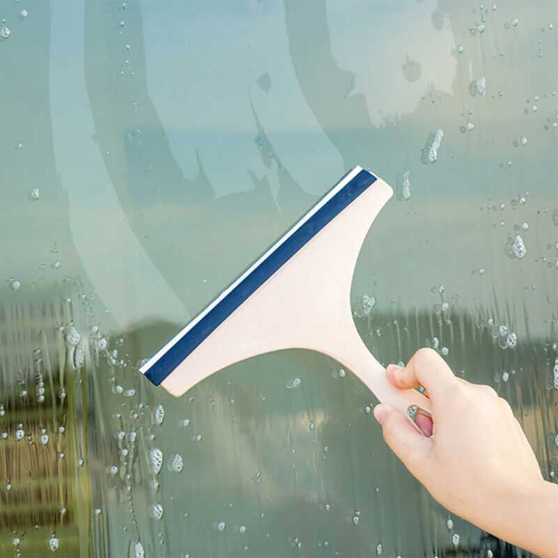Средство для чистки стекол: как выбрать или сделать жидкость для мытья окон в домашних условиях