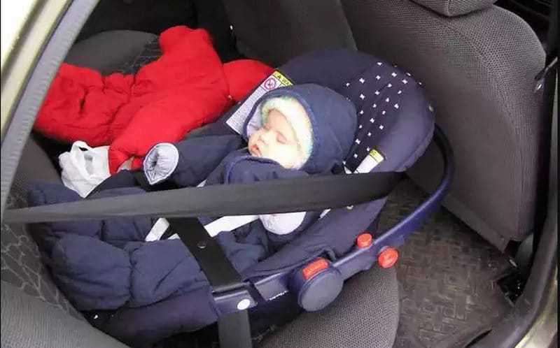 Особенности безопасной перевозки новорожденных в автомобиле Перевозка грудных детей в легковом автомобиле Ответственность водителя начинается с того