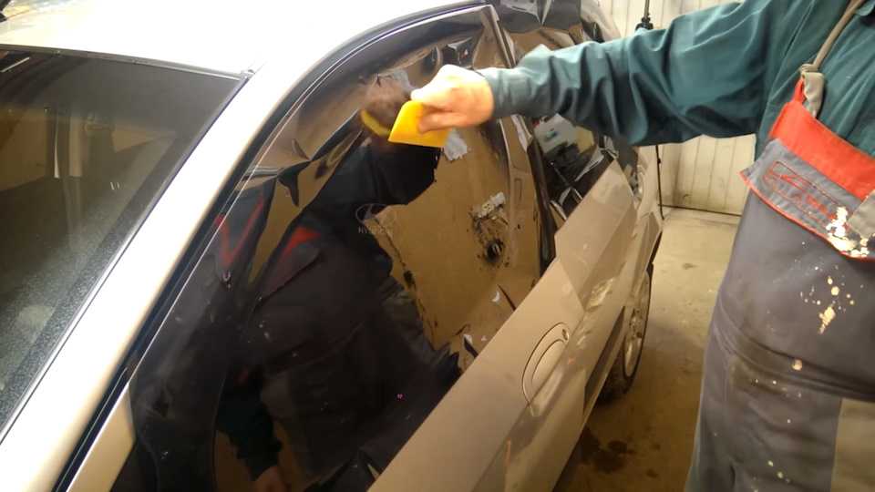 Тонировка стекол автомобиля своими руками (инструкция + видео-урок)