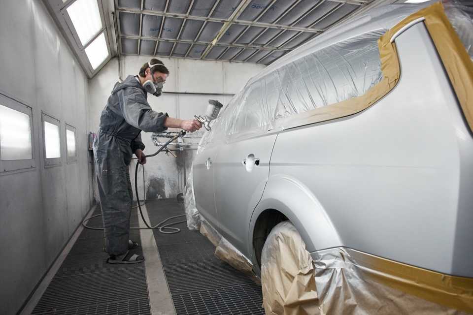Подготовка автомобиля к покраске: шлифовка, шпатлевка кузова и грунтование